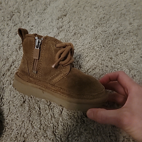 Like New! Ugg kids Lace up/Zipper suede boots size 7 - Picture 4 of 9